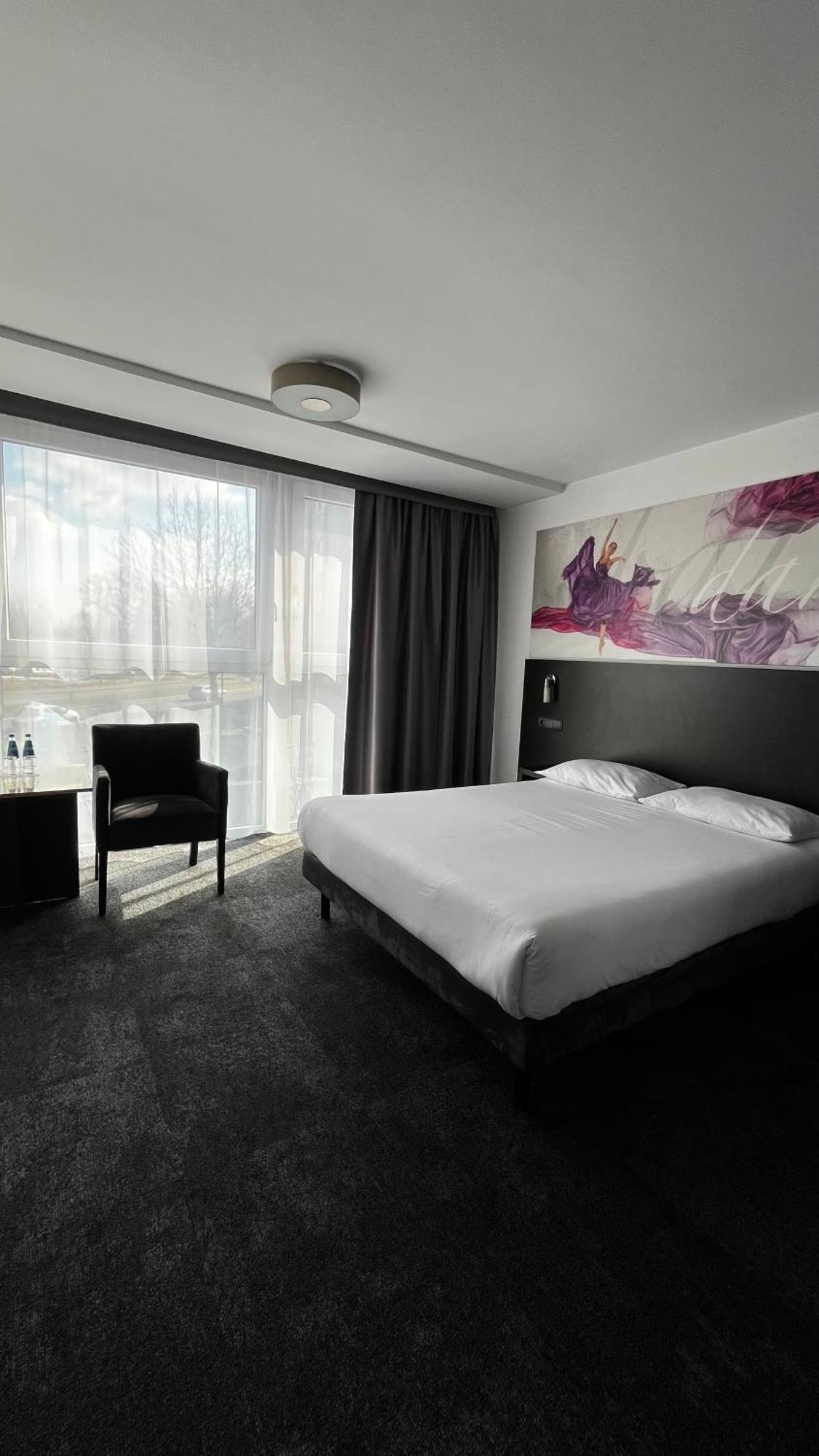 B&B Hotel 比托姆 外观 照片